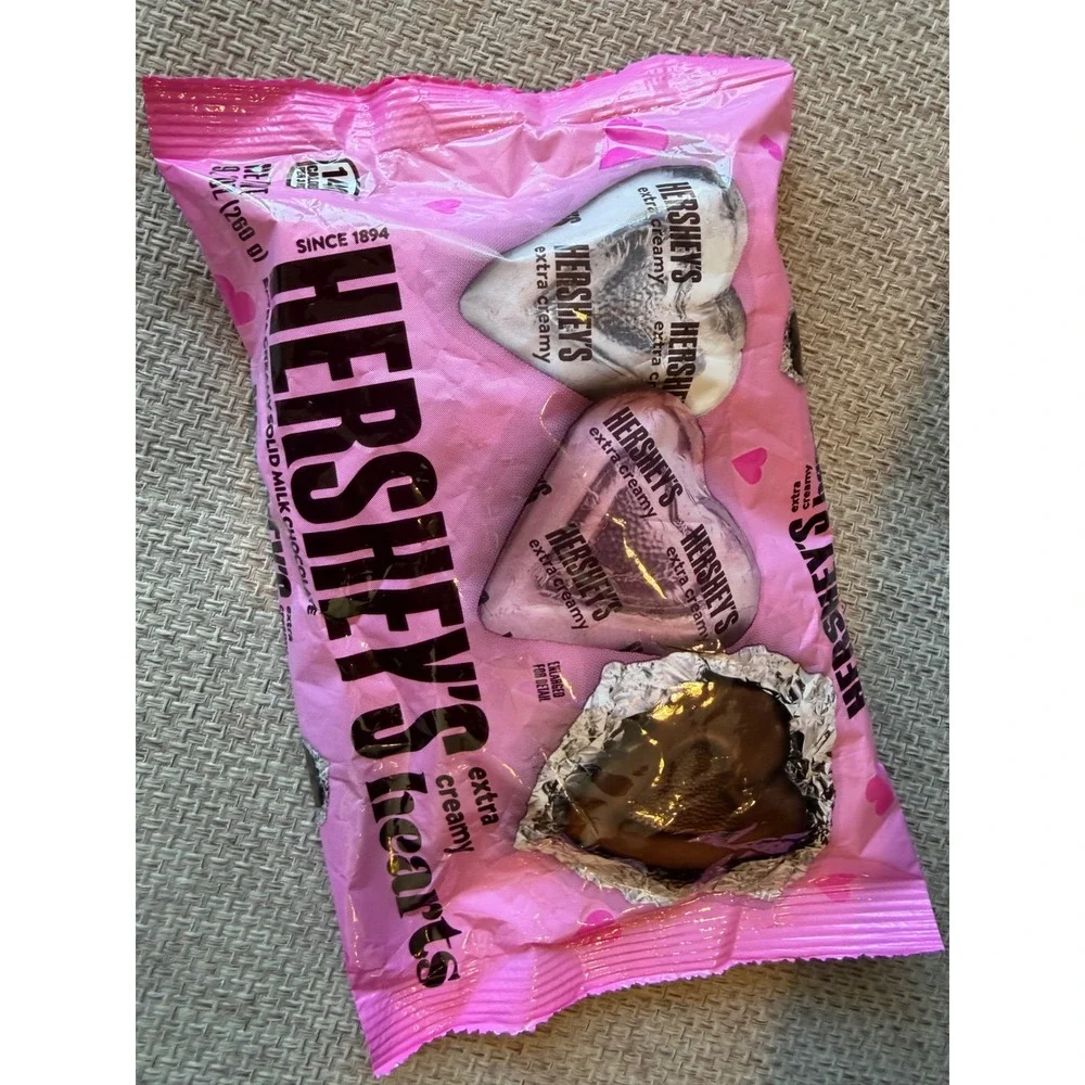 Hershey's Milk Chocolate Hearts 9.2 oz Extra Creamy Candy Foils Sealed 2/27 Bag